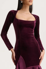 Emberlyn | Burgundy Velvet Scoop-Neck Fishtail Midi Dress
